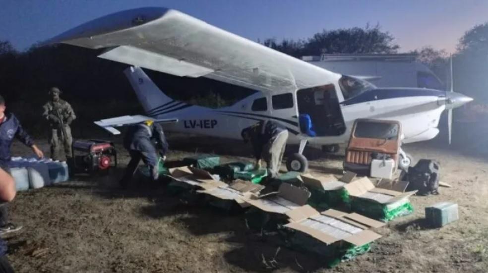Golpe al narcotráfico en Santa Fe: cayeron ocho personas y secuestraron 400 kilos de cocaína que llegaron en una avioneta