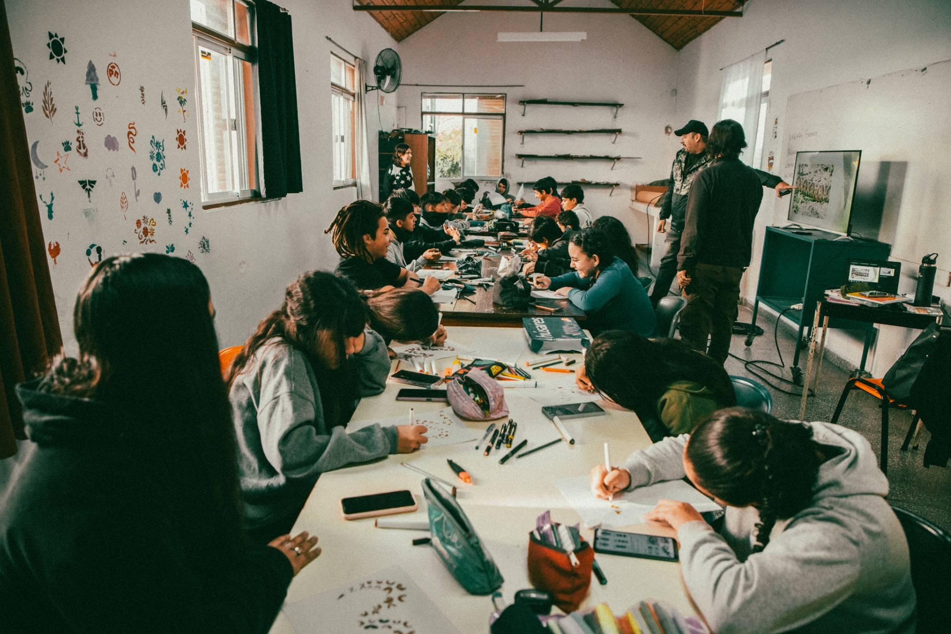 Camino al Ficer comenzó con una propuesta artística junto a estudiantes de Paraná