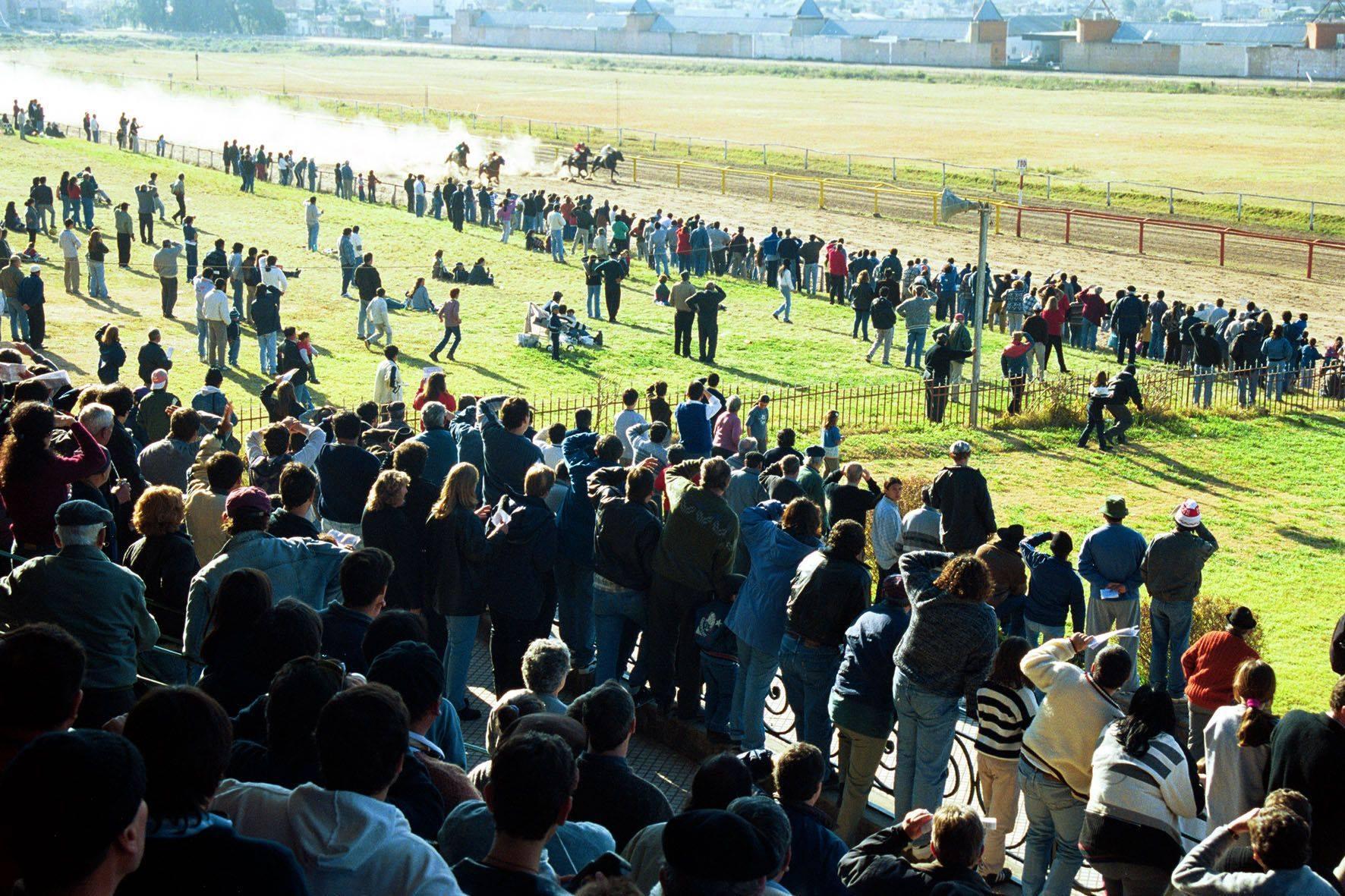 Limpiaron el predio del ex hipódromo  de Paraná tras meses de reclamos vecinales
