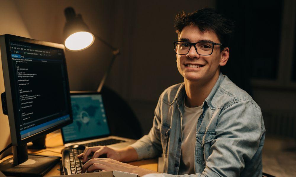 Programación, IA e inglés: las capacitaciones gratuitas que más buscan los jóvenes entrerrianos