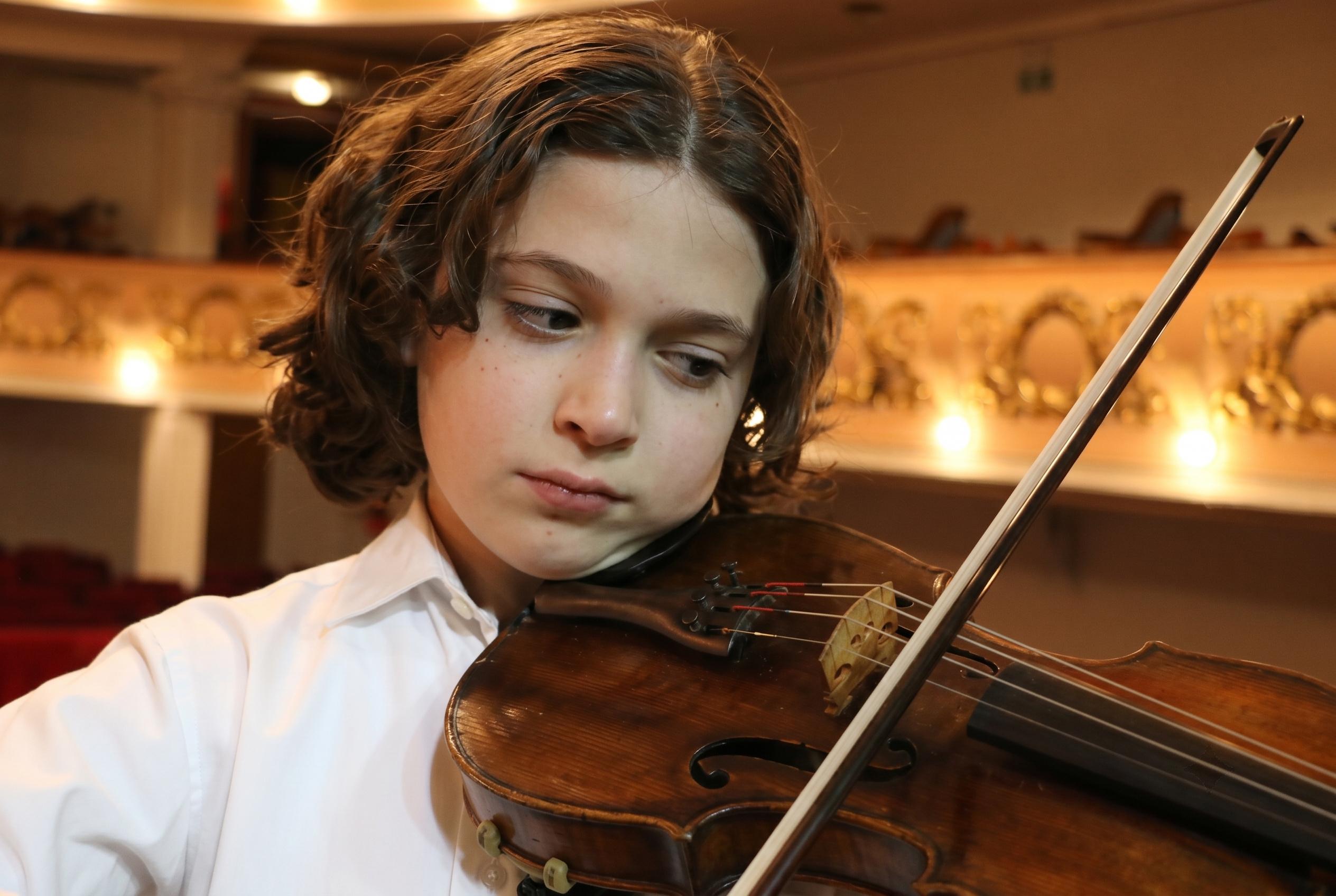 Tiene 12 años, tocará a Piazzolla en Beijing y ya es una de las grandes promesas de la música argentina