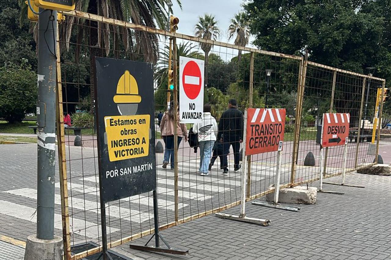 Siguen los cortes de tránsito y cambios en colectivos por las obras en la cuenca del arroyo La Santiagueña
