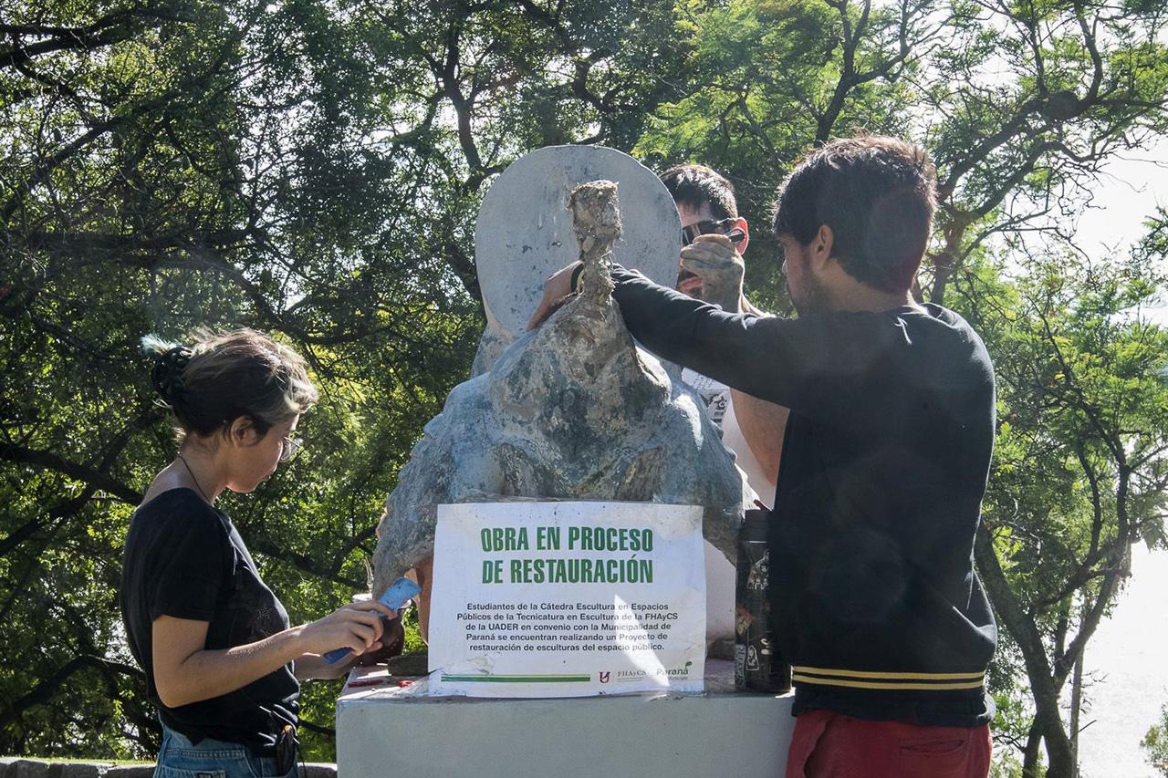 Avanza la restauración de esculturas patrimoniales en Paraná