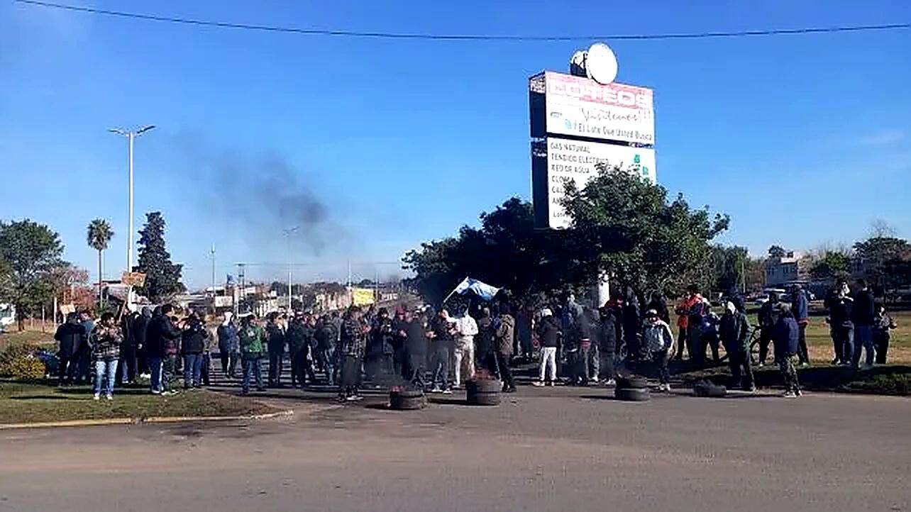 Trabajadores de Granja Tres Arroyos se movilizan en Concepción del Uruguay