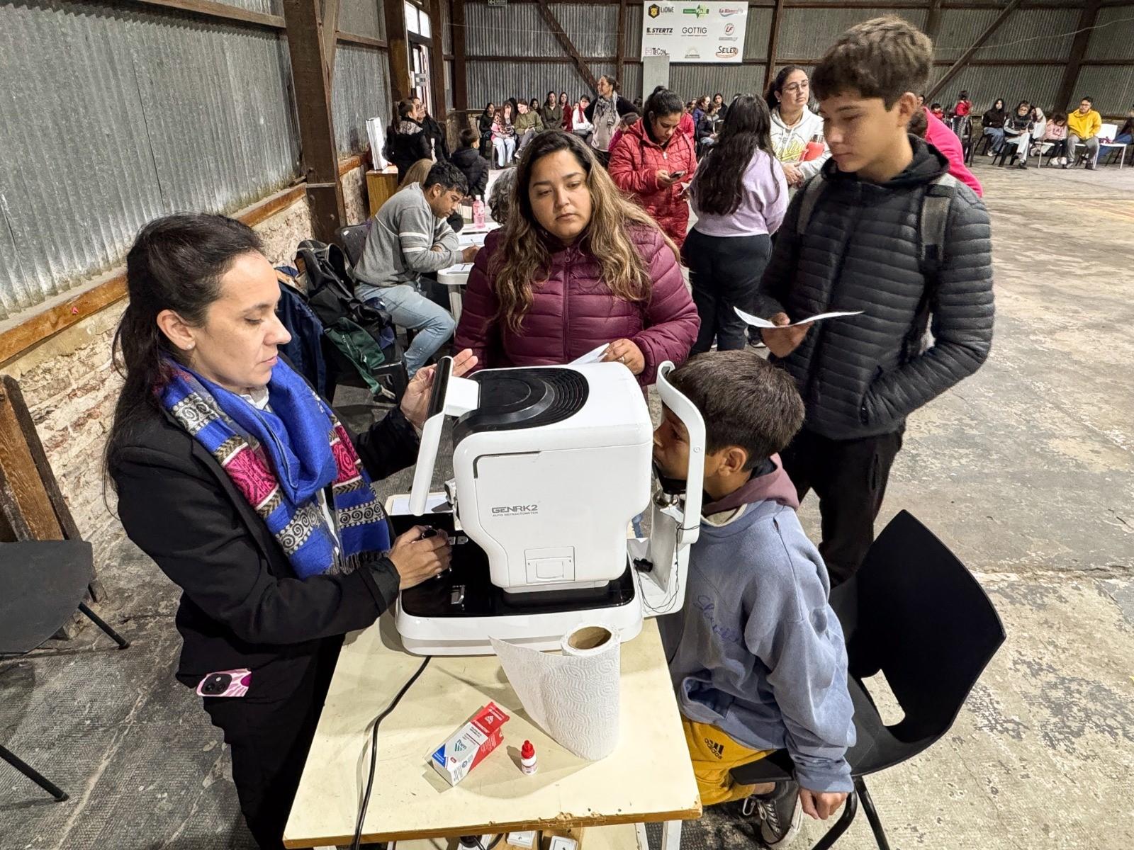 Programa oftalmológico provincial entregó más de 3.200 pares de lentes en todo el territorio