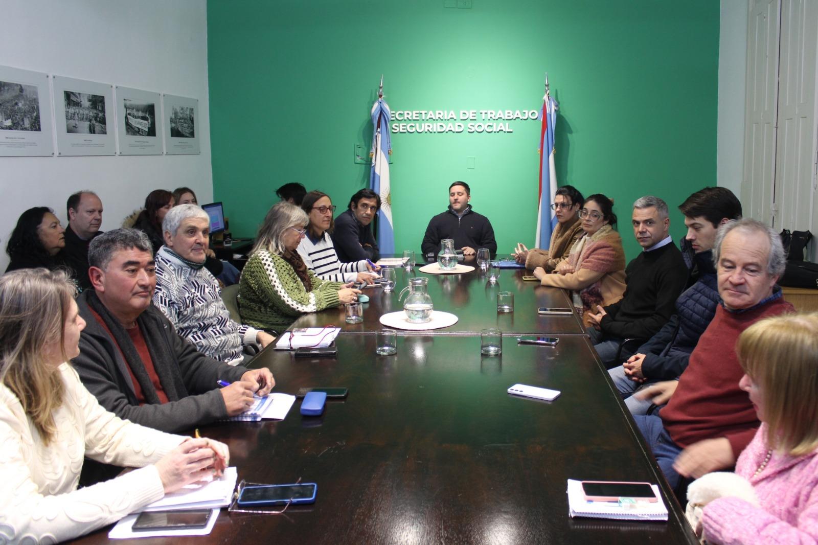 Paritarias provinciales: estatales y docentes rechazaron la oferta del 6% y continúan las negociaciones