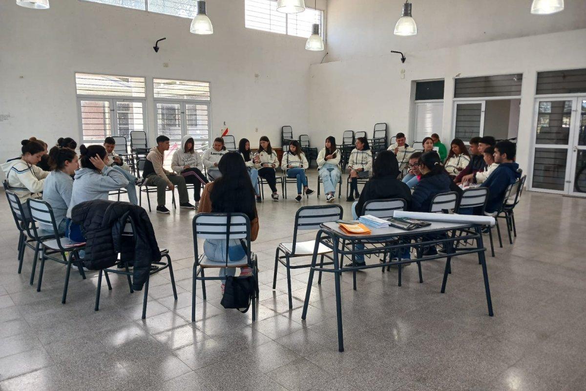 La provincia fortalece la atención en salud mental de adolescentes, en escuelas secundarias