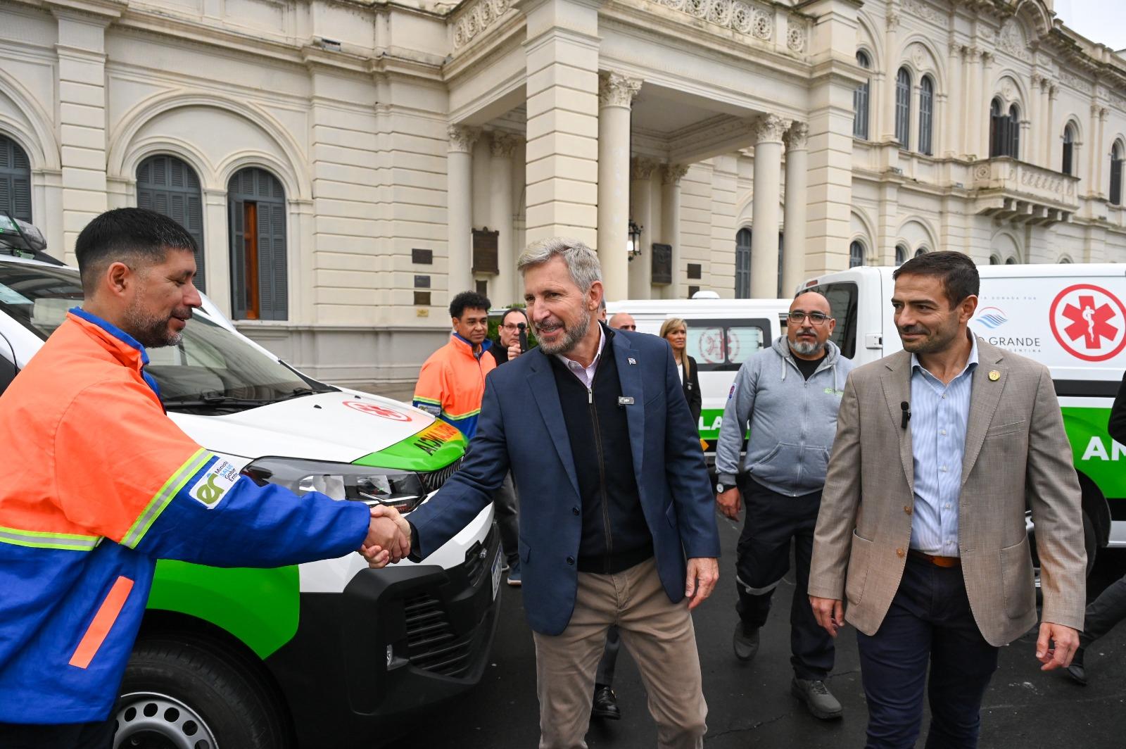 Entre Ríos incorporó ambulancias, motos de emergencia y nuevo equipamiento para fortalecer la atención sanitaria