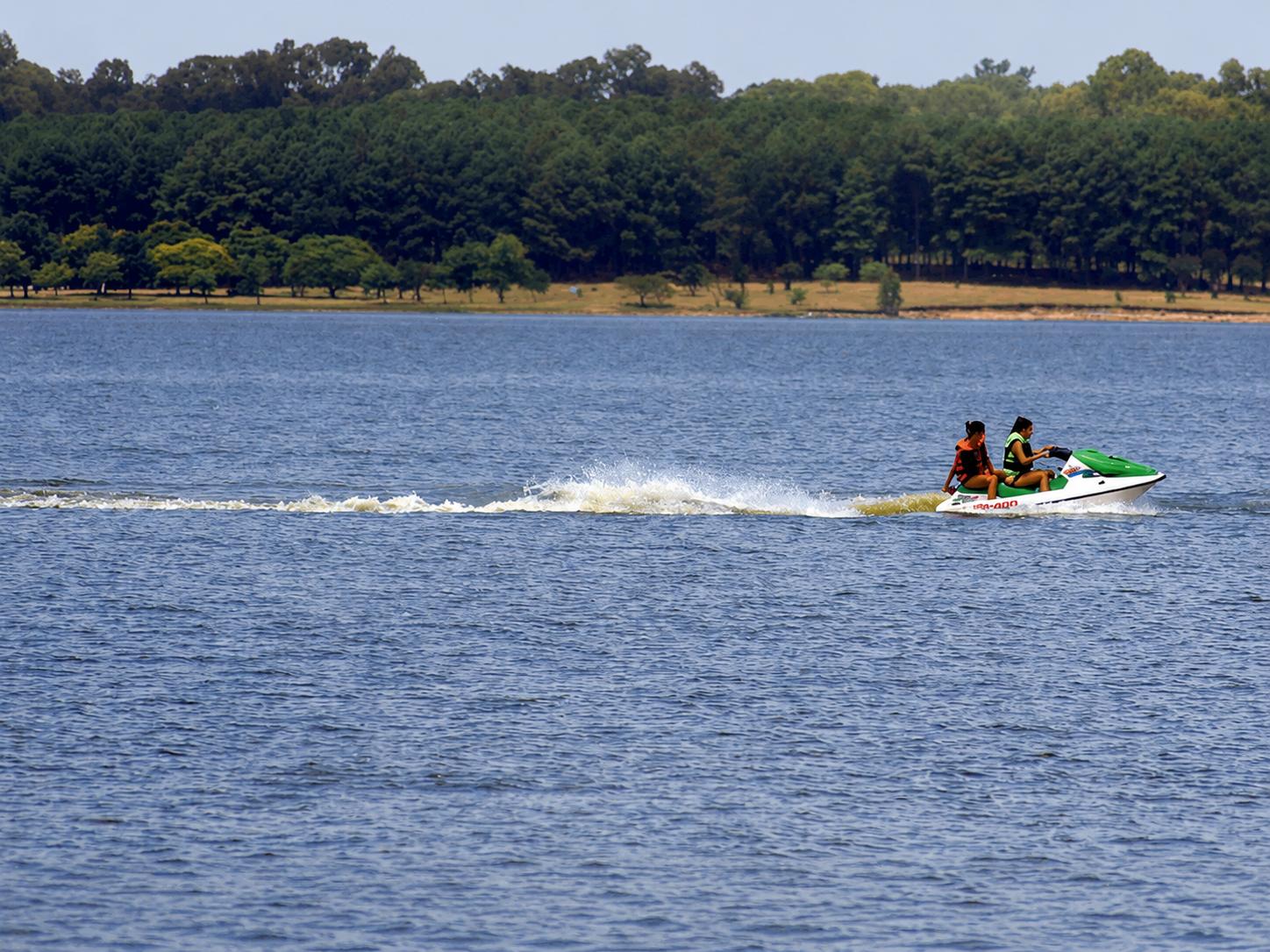 Impulsan el deporte náutico en Salto Grande: comienza con una fecha provincial de canotaje y SUP