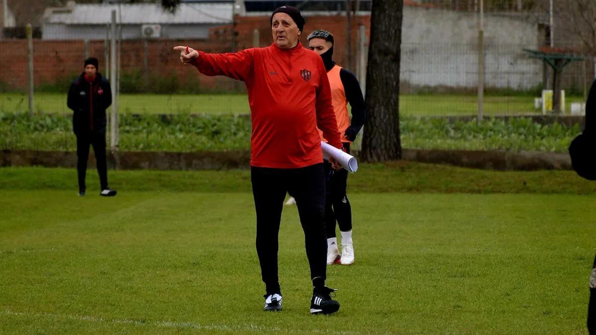 Marcelo Fuentes dirigió su primera práctica: quinto ciclo, contrato hasta diciembre y debut inmediato