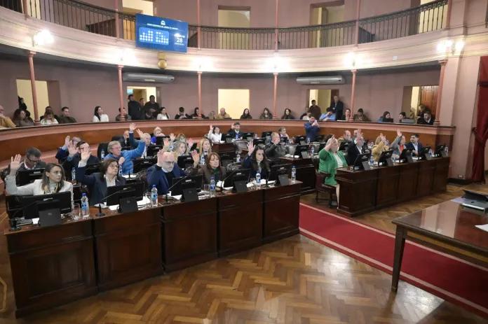 Comedores escolares, nuevos proyectos y reconocimientos en la 13ª sesión de Diputados