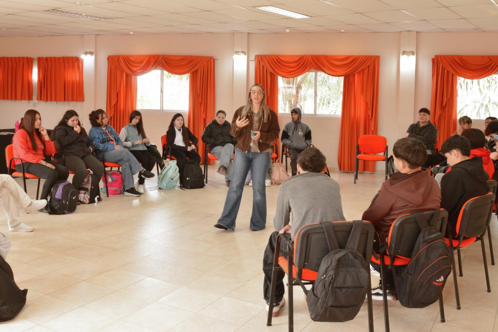 Con 700 jóvenes alcanzados, el programa La Juventud Te Cuida pasó por María Grande