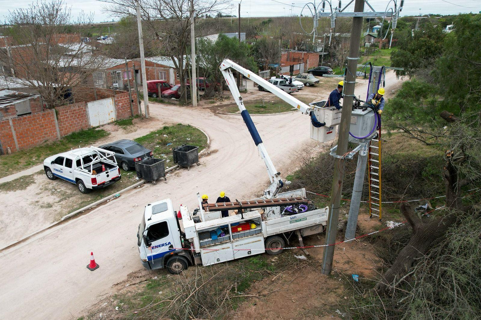 Operativo en barrio San José: Enersa incorporan 160 hogares al servicio eléctrico formal y acercan trámites