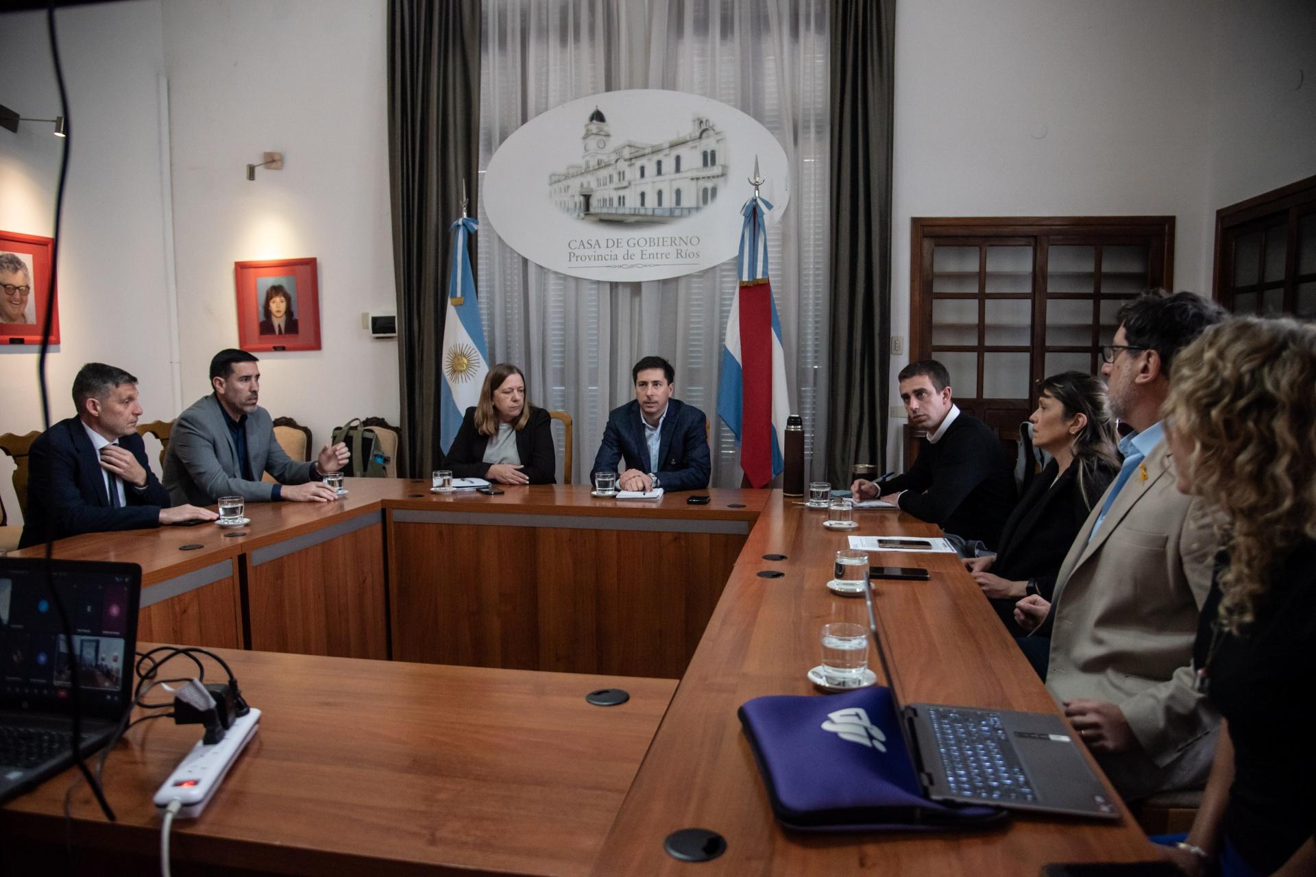 El gobierno provincial evalúa incorporar alimentos frescos al desayuno escolar y crear una Dirección de Nutrición