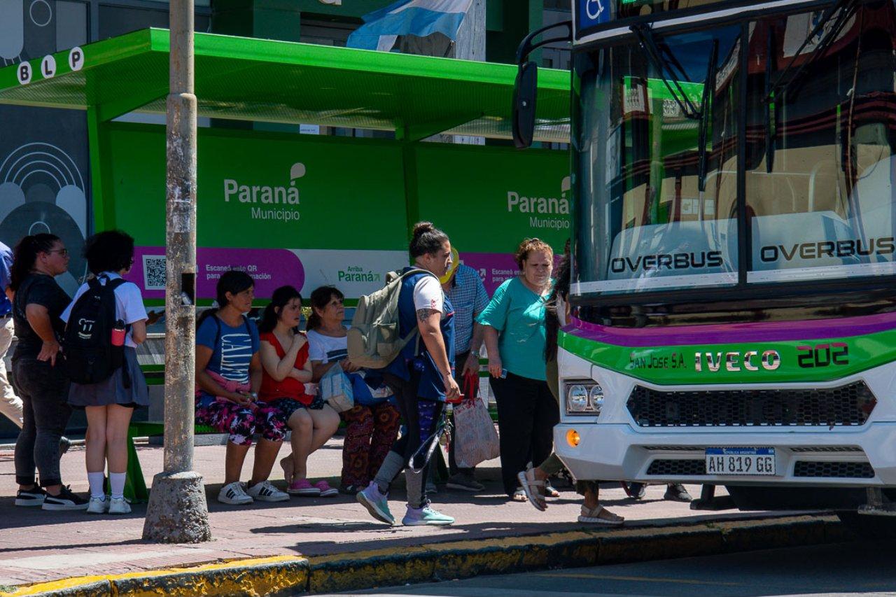 Por obras en calle Córdoba, modifican los recorridos de dos líneas de colectivos