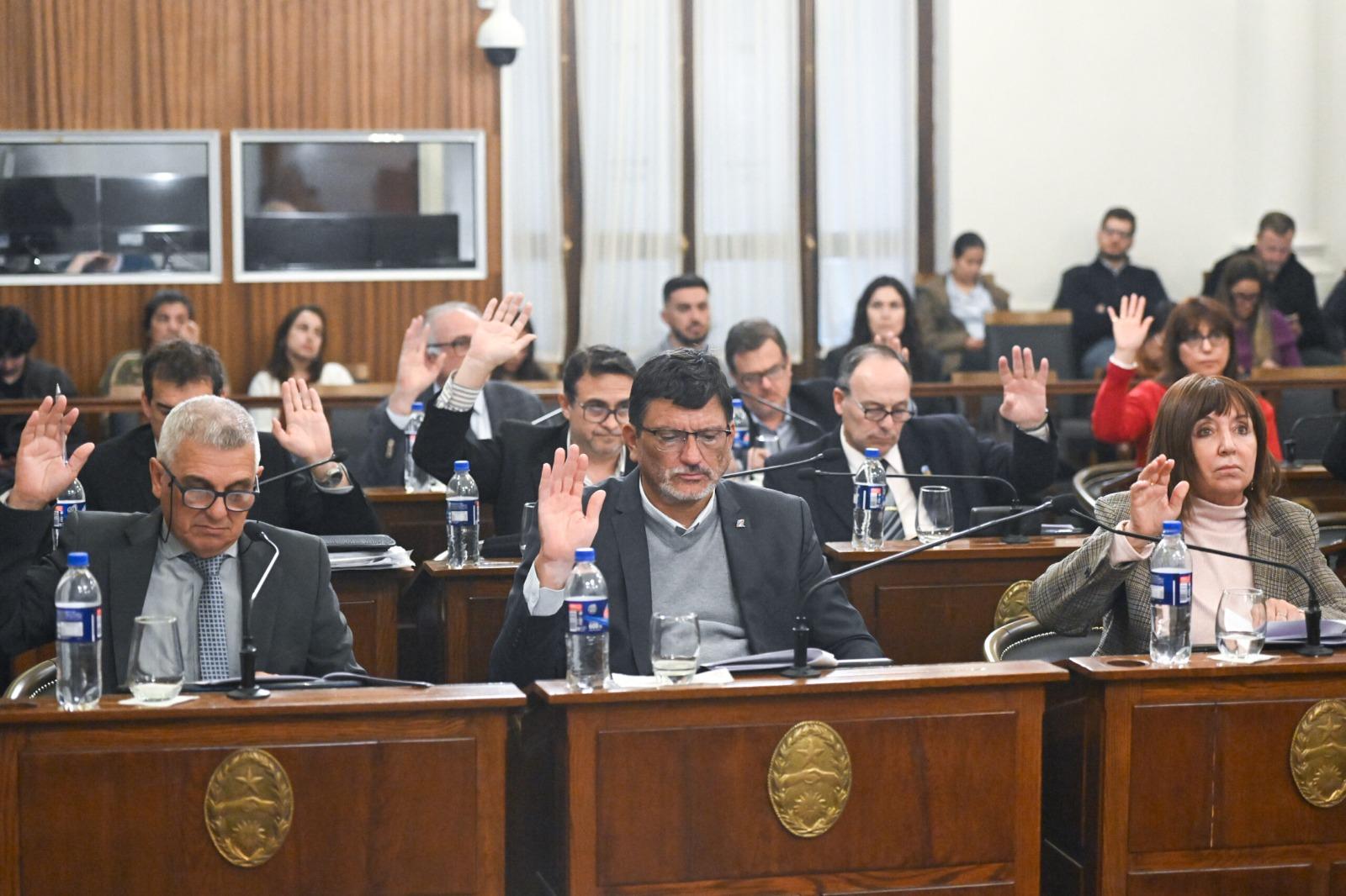 El Senado aprobó leyes y dio acuerdo a las nuevas autoridades del CGE