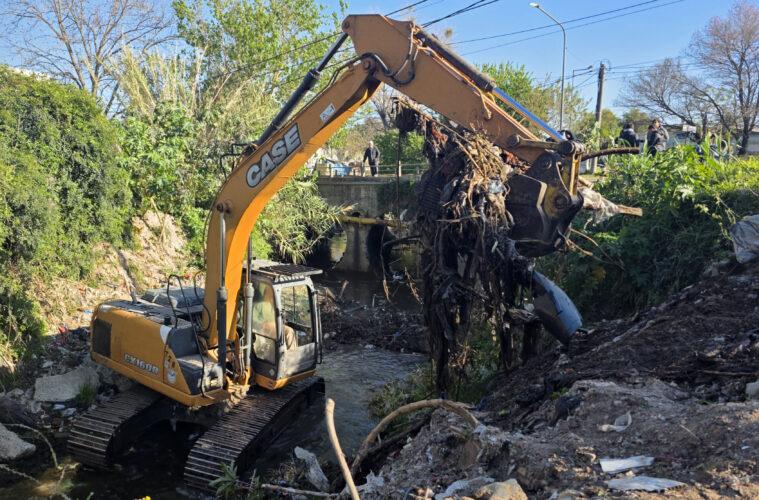 Retiraron hasta 60 metros cúbicos de residuos del arroyo Colorado en Paraná