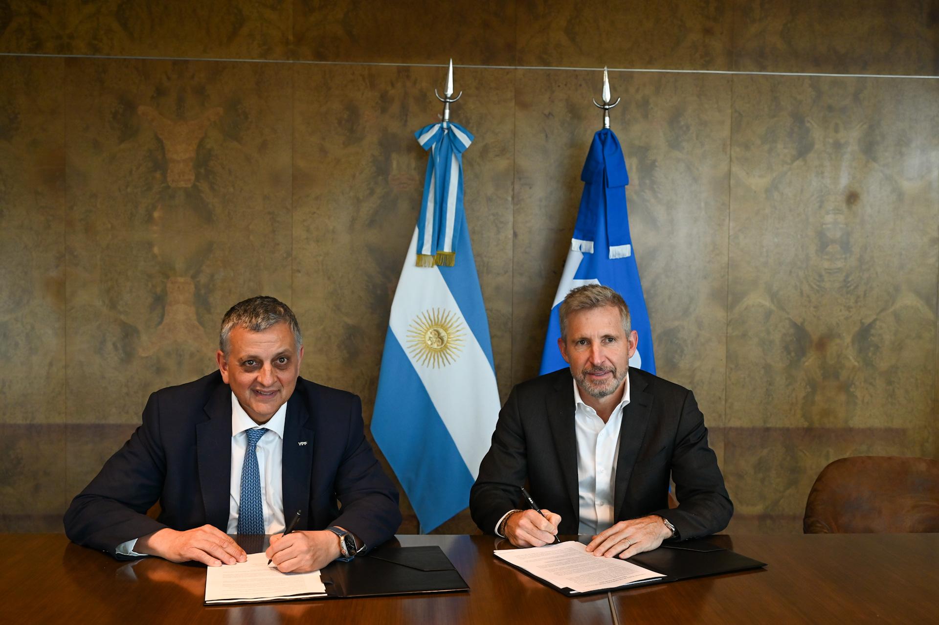 Histórico acuerdo entre YPF y Entre Ríos para avanzar en infraestructura y logística para la cadena de Vaca Muerta