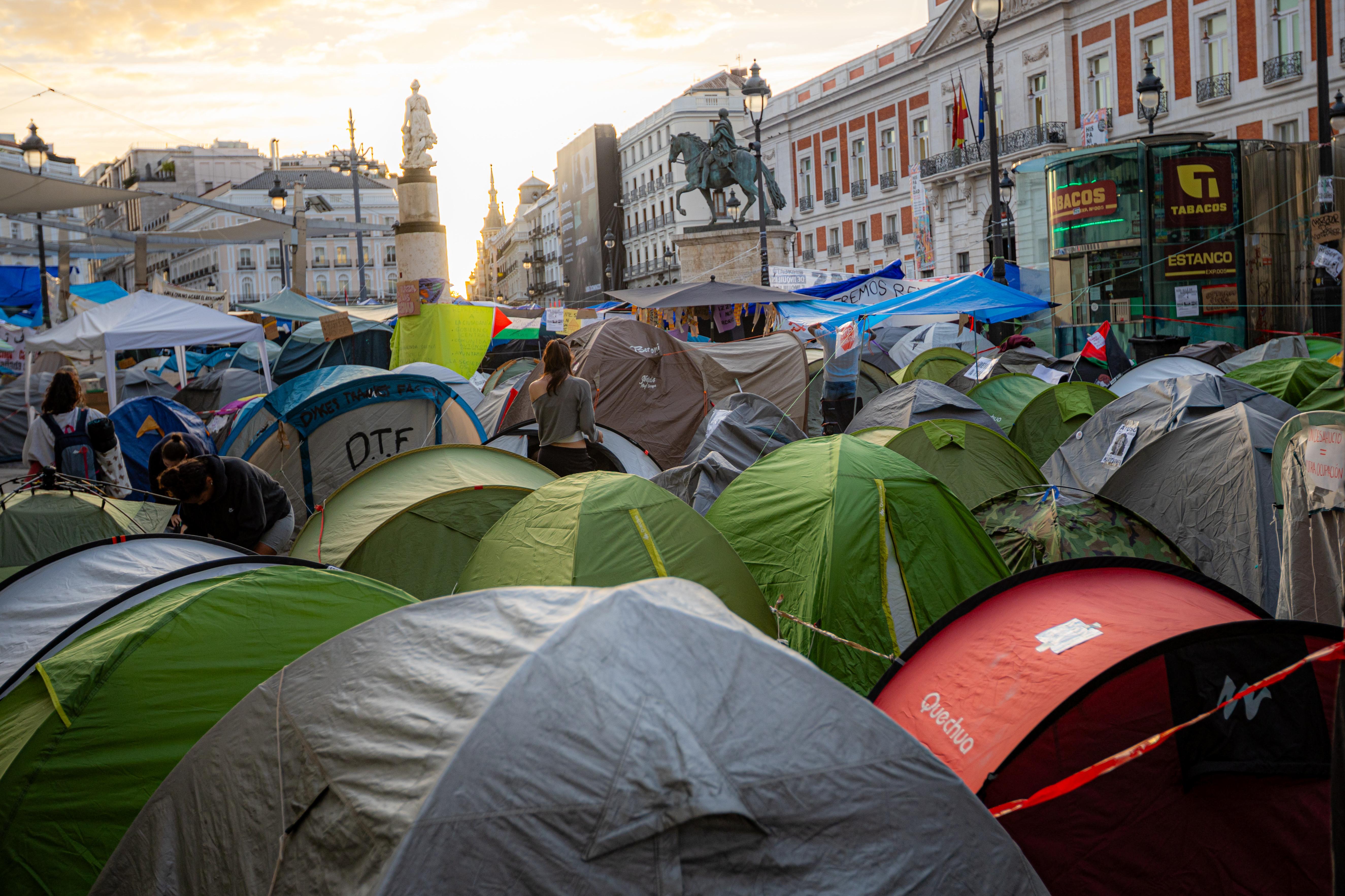 España: este viernes se vota el paquete de medidas por la crisis de vivienda y persiste el acampe