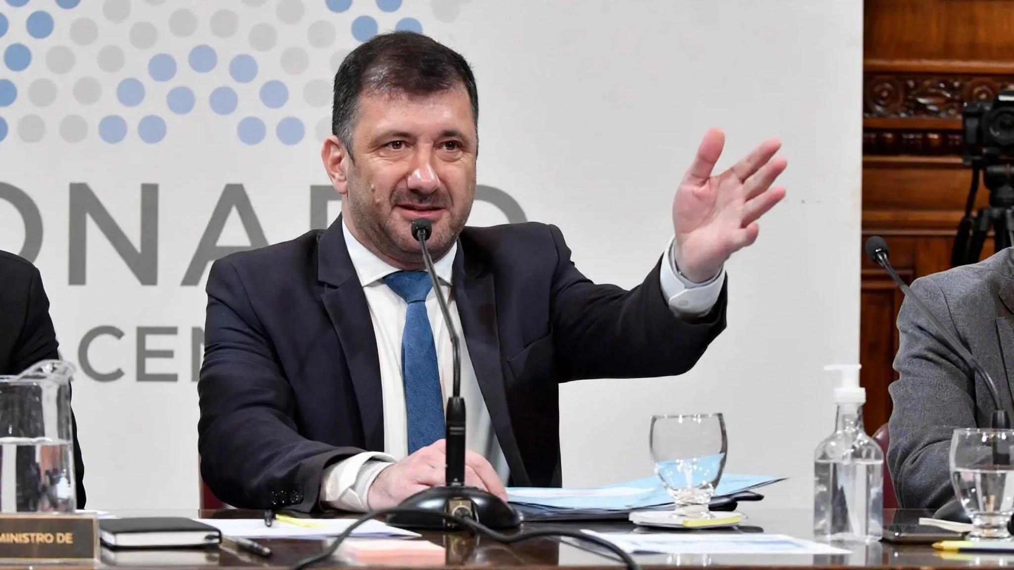 Nuevos chats complican a Edgardo Kueider en la causa por presuntas coimas en Enersa