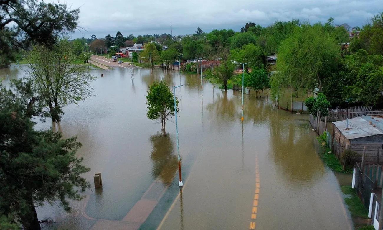 Crecida de los ríos Uruguay y Paraná: siete familias evacuadas en Concordia y alerta de Yacyretá