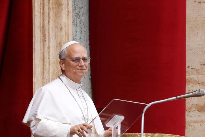 El papa León XIV reapareció ante miles de fieles tras la cirugía por cáncer de pulmón: “Retomaré gradualmente mi actividad”