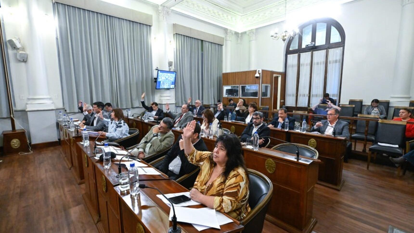 El Senado aprobó la creación de una comisión para investigar la evolución de la deuda pública entrerriana desde 1991